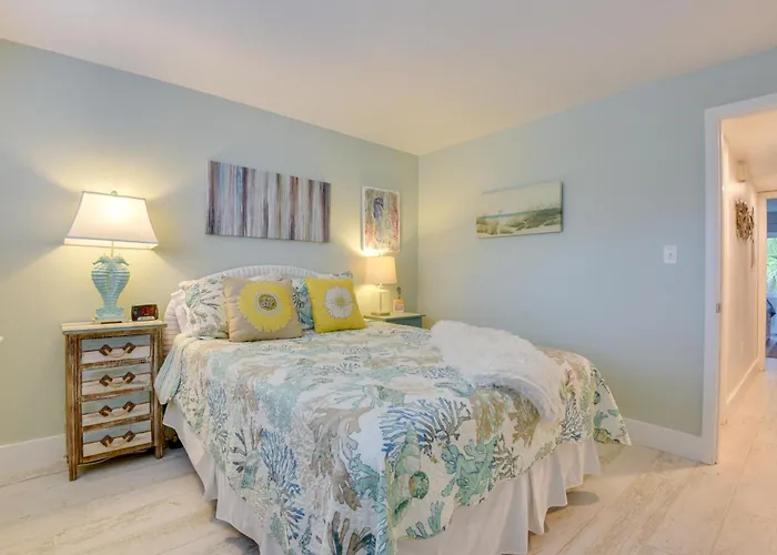 Siesta Key Condo With Heated Pool Less Than 1 Mi To Beach